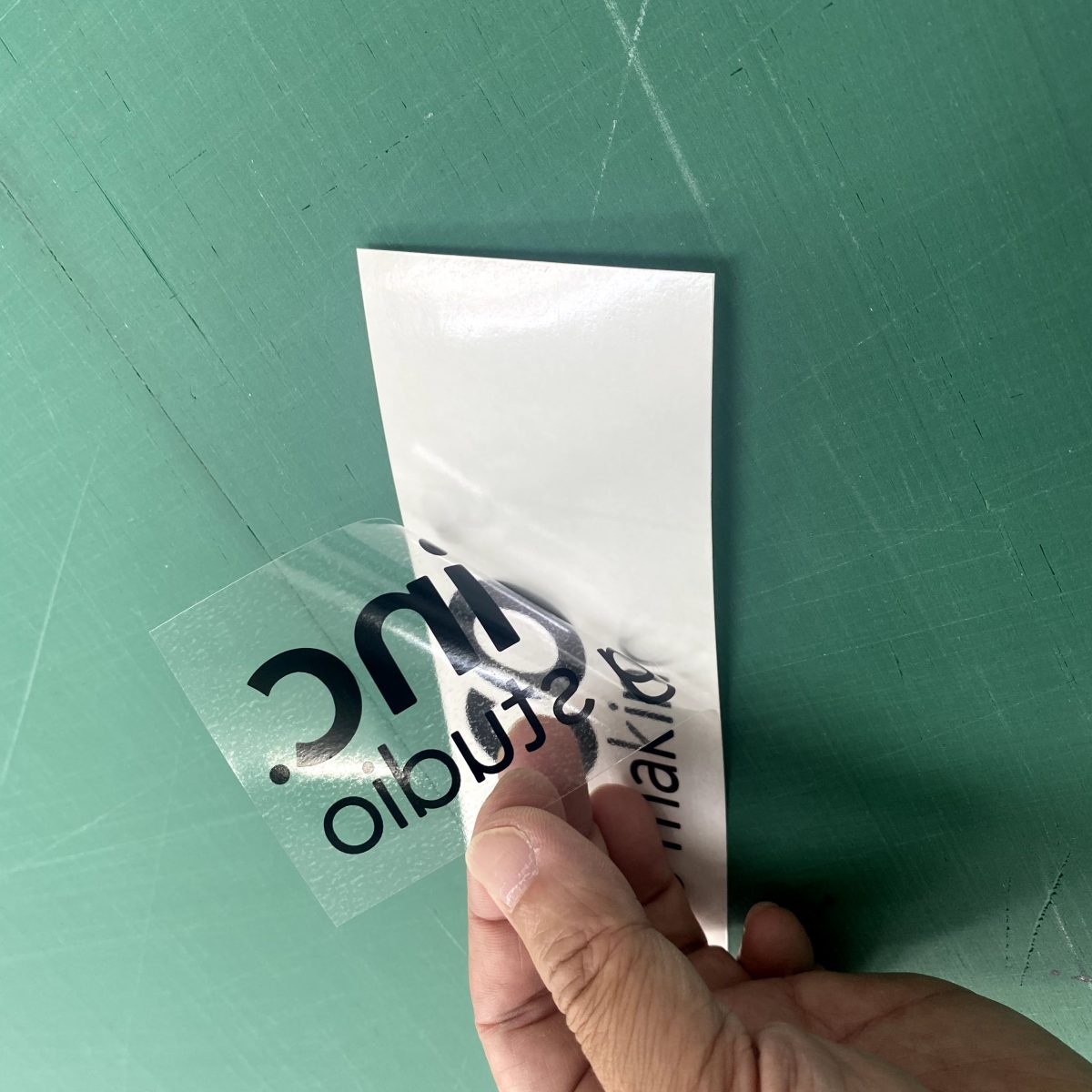 Decal trong
