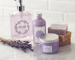 In tem nhãn mỹ phẩm dán chai lọ, hũ serum, son môi sắc nét